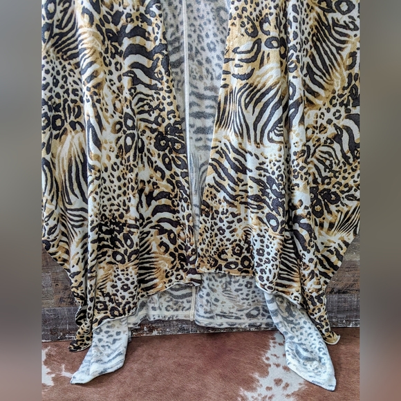 Simply Noelle Animal Print Wrap Poncho - Picture 4 of 14